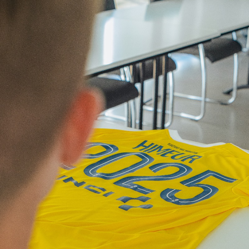 ParisFC's tweet photo. ✍️ Le Paris FC est heureux de vous annoncer la signature de 𝑻𝒉𝒐𝒎𝒂𝒔 𝑯𝒊𝒎𝒆𝒖𝒓 💙

🔵⚪️ #CertifiéParis #Himeur2025