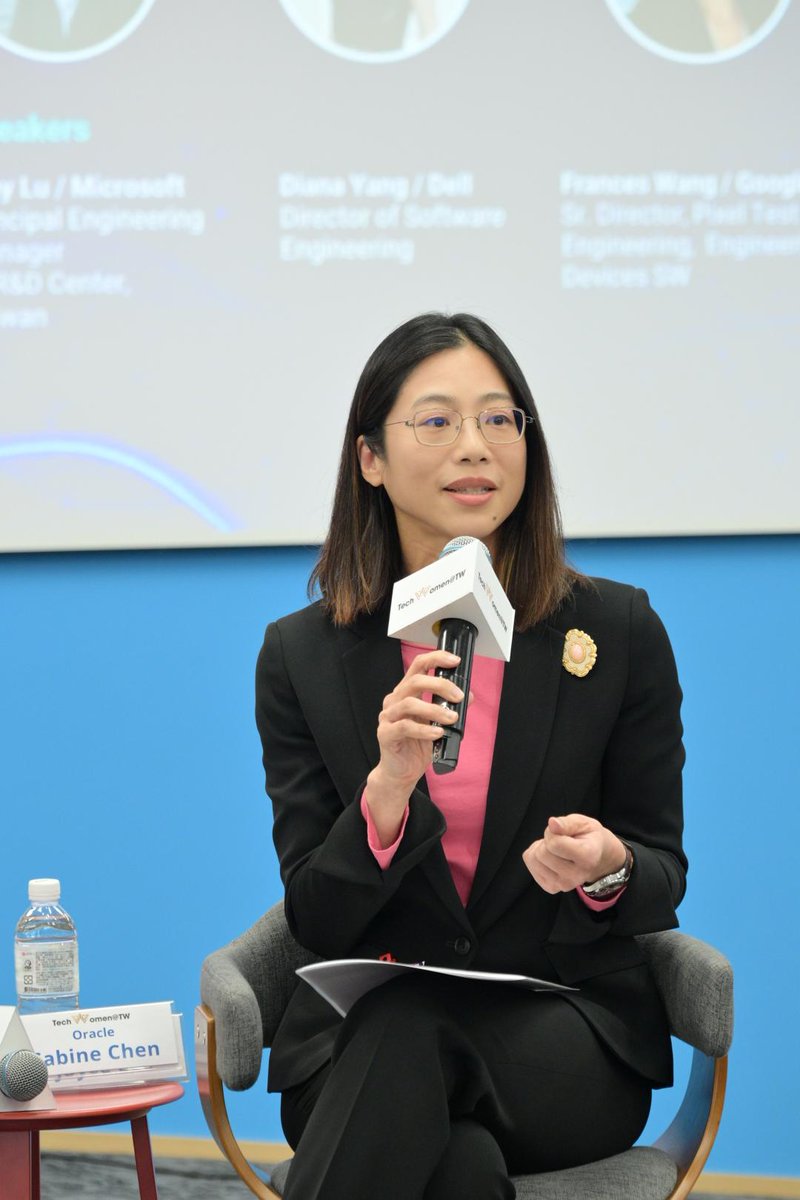 FrancinYang's tweet photo. We were honored by the presence of Taiwan’s Vice President, Hsiao Bi-khim, who graced 2024's TechWomen@TW event co-organized by @Oracle to celebrate the achievements of Taiwan’s #WomenInTech. 

Learn why #OracleWomen thrive https://t.co/72AGc4VTrJ
#OracleForAll https://t.co/i4A4hO22vJ