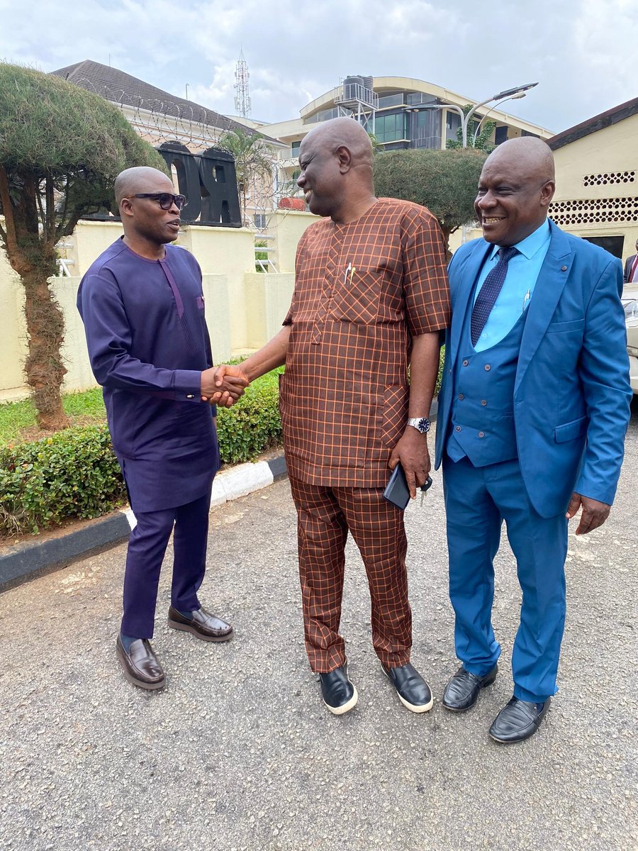 officialadsc's tweet image. Thank you to our amazing Director of Training and Vice President of FemyWalsh Limited, owners of @souqnewstv @souqpidgin Dr. Idahosa Osamhanzw, our BDOM #AdeyinkaMichaelAdekoya at the Africa Development Studies Center.

#WorkforceExcellence #DevelopmentTraining #upnext