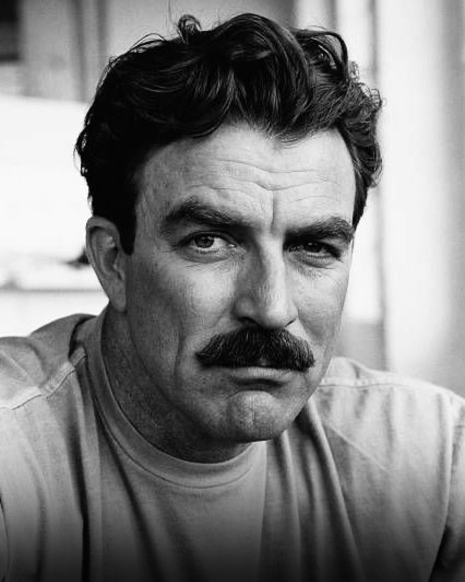 Birçoğunu 40 yaşından sonra öğrendiğim keşke 20'li yaşlarda bilseydim dediğim özel bilgiler:

1. Biri yolunuzda yürürken size en yakın omzuna bakın. 10 kişiden 9'u yoldan çekilecektir.