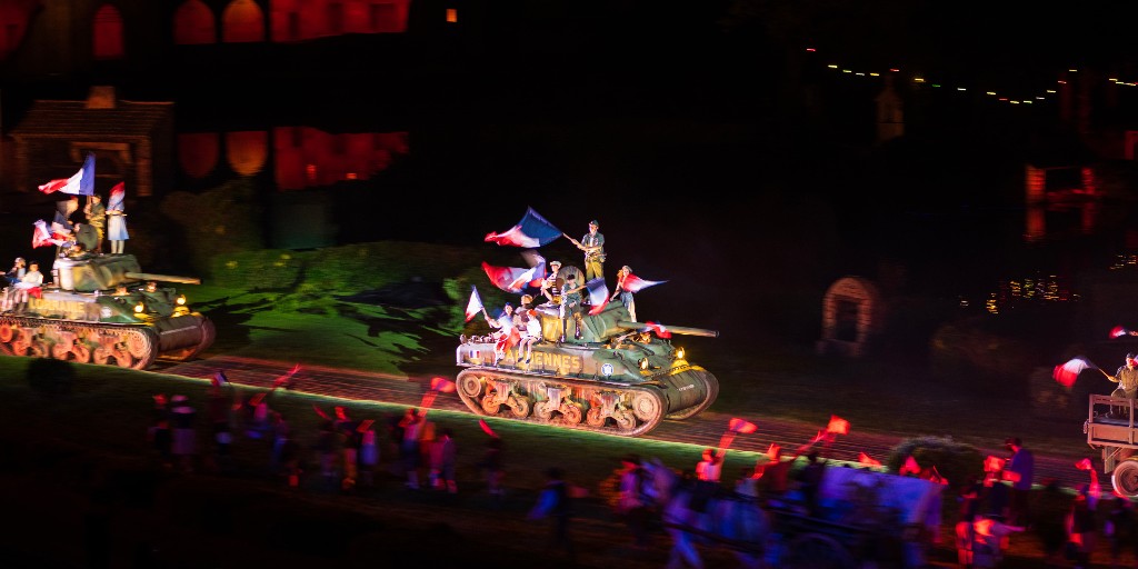 🇬🇧 🪖​ 80 years ago, Vendée General de Lattre arrived in Provence with the Second Armored Division! ​ 

​Have you seen this new scene from Cinéscénie ?

©LauraEvrat
#PuyduFou #PuyduFou2024 #Cinéscénie #DébarquementdeProvence