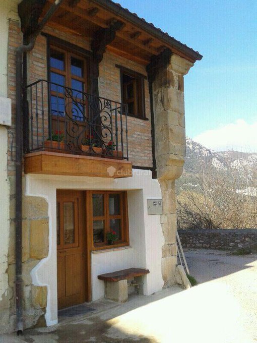 En el consell de llengua catalana del 23 d'agost direm que «fer feina "des de casa"» no és català genuí.

Si volem parlar #boncatala hauríem de dir 'fer feina de casa estant'.

Us agrairé molt que feu córrer aquestes publicacions de divulgació de la nostra llengua!