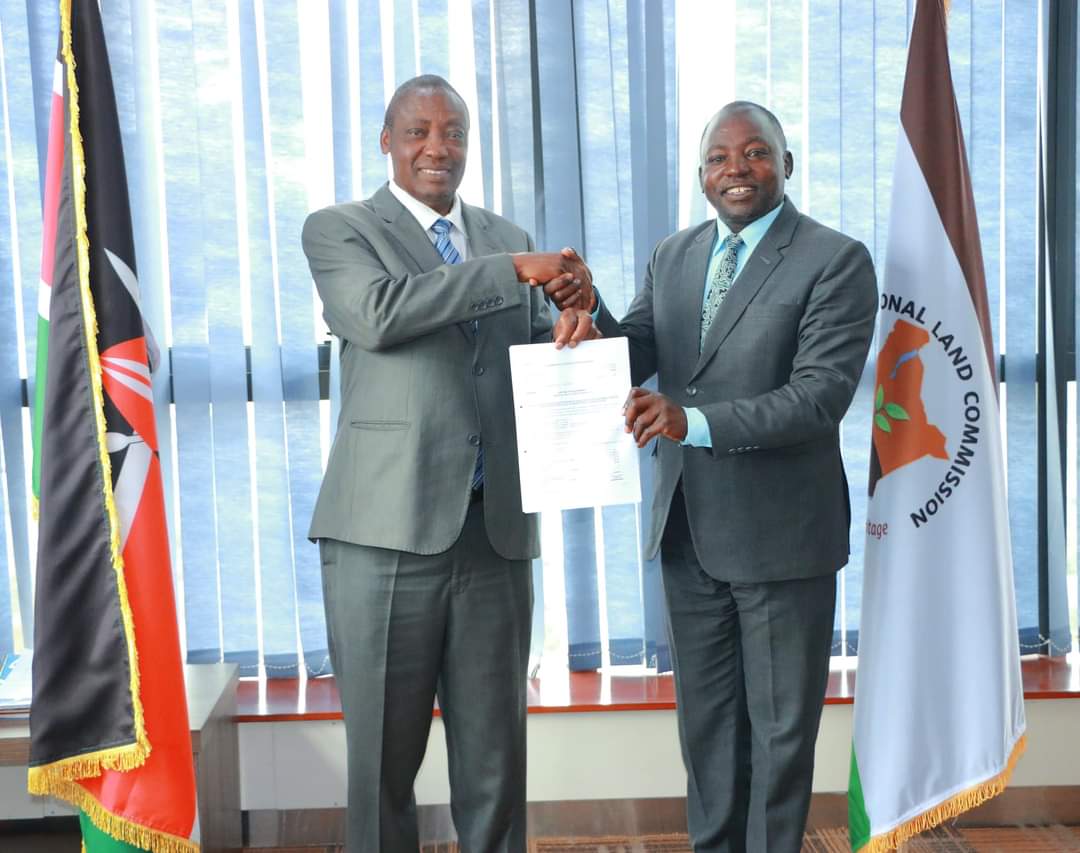 NLC_Kenya's tweet photo. NLC Chairman Gershom Otachi highlighted the significance of this move for sustainable development. Governor Irungu welcomed the support, promising swift titling. This action represents a major milestone in securing land tenure for Kenyans. #LandRegularization https://t.co/SGjhX1h0AZ