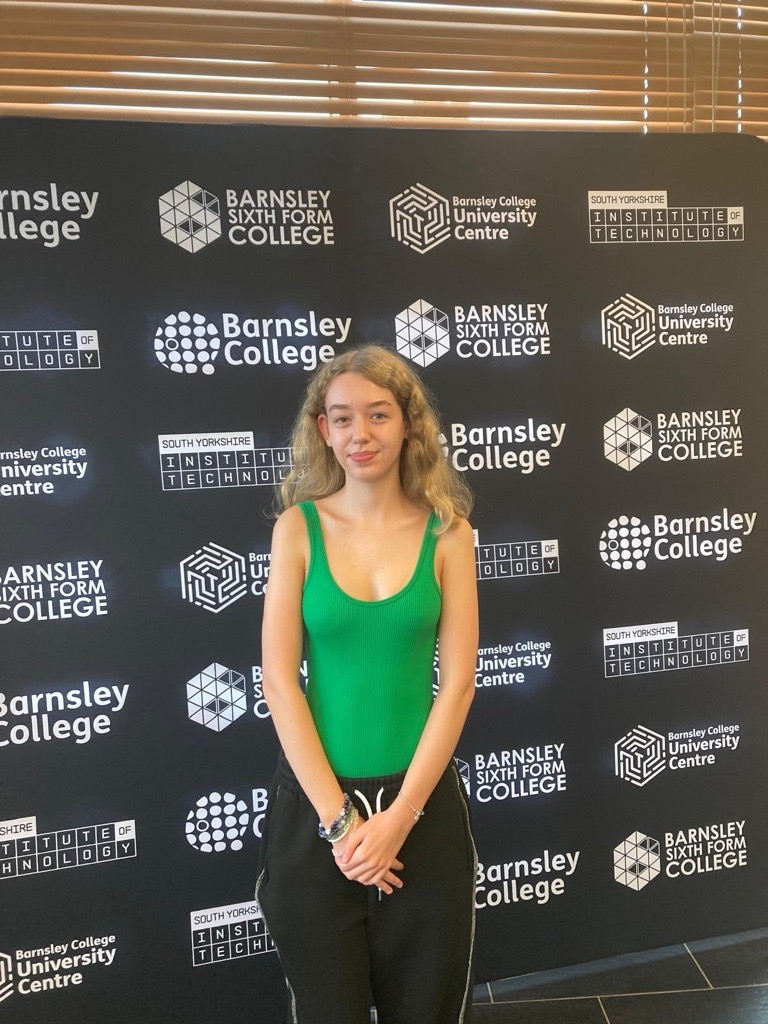 We met Amelie Fielding who studied the Education and Early Years T Level <a href="/barnsleycollege/">Barnsley College</a> and is going to university to become a primary school teacher. Congratulations Amelie! #TLevels #Results2024 😁 👍 🎉