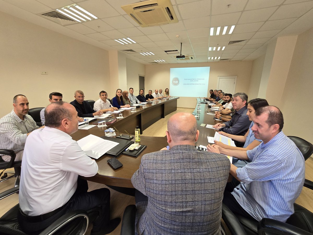 Sultangazi İlçe Hayat Boyu Öğrenme Komisyonu Toplantısı Sultangazi Kaymakamımız Sn. Mahmut Kaşıkçı'nın başkanlığında Sultangazi Kaymakamlığı Toplantı Salonunda gerçekleşti.
<a href="/tcmeb/">Millî Eğitim Bakanlığı</a> 
<a href="/istanbulilmem/">İstanbul İl Millî Eğitim Müdürlüğü</a> 
@sultangazikymkl 
<a href="/MucahitYentur/">Murat Mücahit Yentür</a> 
<a href="/necatitekbas/">Necati TEKBAŞ</a>