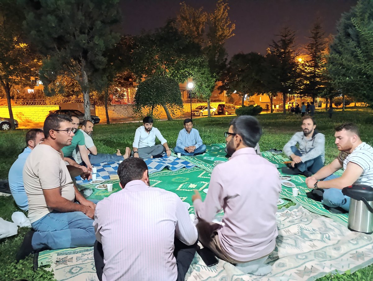 🤗 Park Buluşmalarımız Devam Ediyor

Bu kapsamda Emek mahallemizde kardeşlerimiz ile bir araya geldik.

Tüm misafirlerimize teşekkür ediyoruz.
#HürGençlikEskişehir