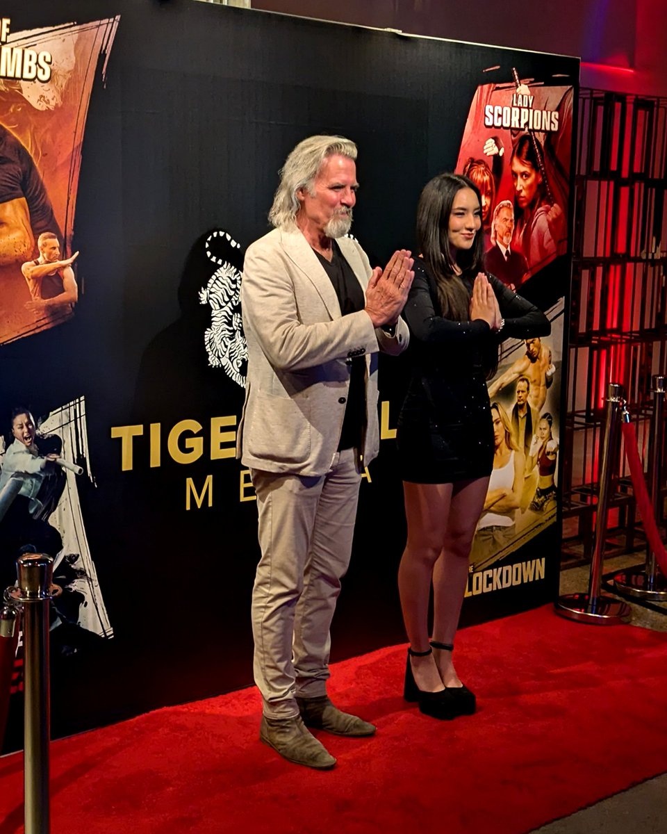 MatthewChernov's tweet photo. I met the great Jeff Fahey tonight!He was at the exciting #TigerStyleMedia launch event in Hollywood. Jeff, of course, is fantastic in #HorizonAnAmericanSaga, and he was delighted when I told him I've seen it four times. It was a true honor to speak with him in person! (1/2) https://t.co/PqSfTt6FT8