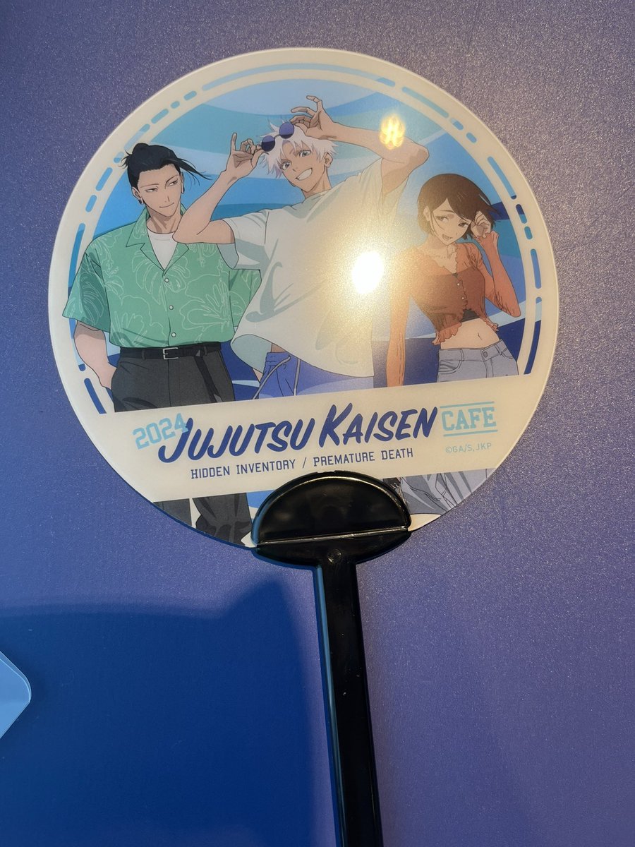 qmg_22's tweet photo. 【交換】呪術廻戦 jujutsu kaisen cafe 特典 うちわ コースター

譲)うちわ 五条、夏油、硝子

求)2枚目　異種　コースター五条

現地手渡し

キュープラザ原宿にいます。
お気軽にお声掛けください。 https://t.co/eS4xQMNwKJ