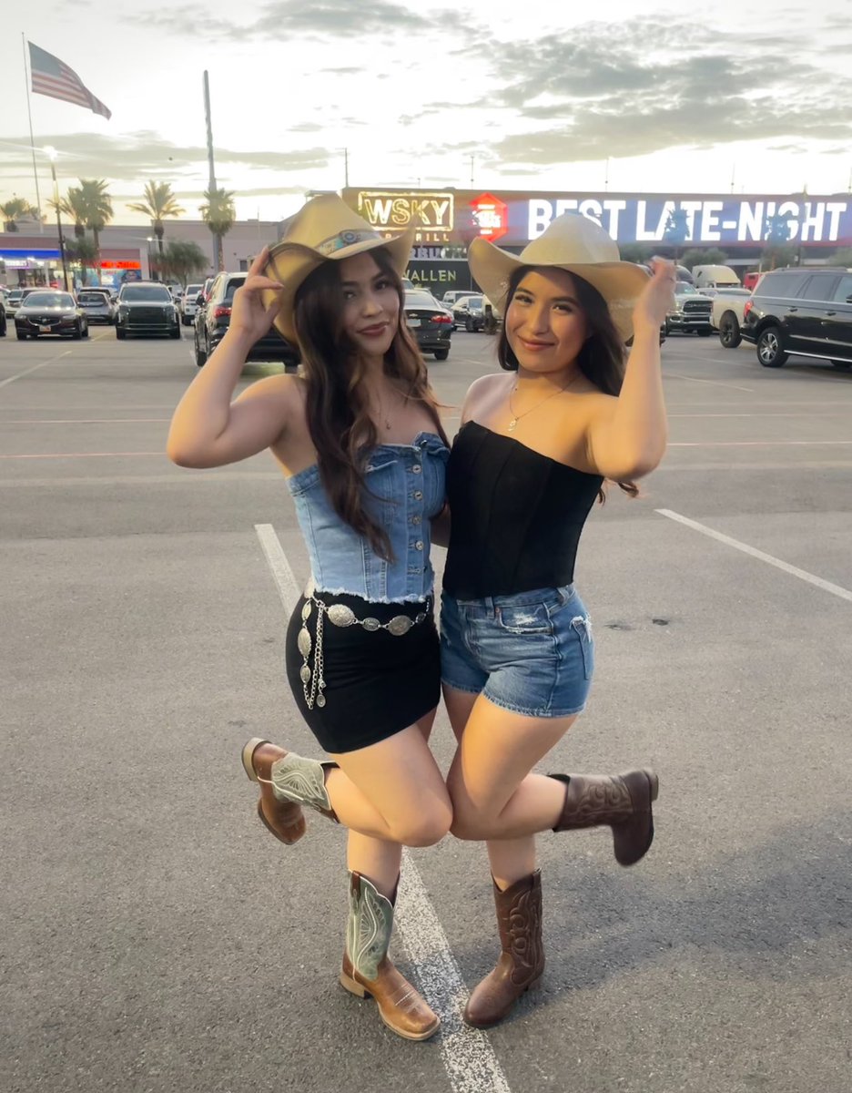 Destenyyb's tweet photo. Best concert ever, ily MW https://t.co/xfOhoRwuzK