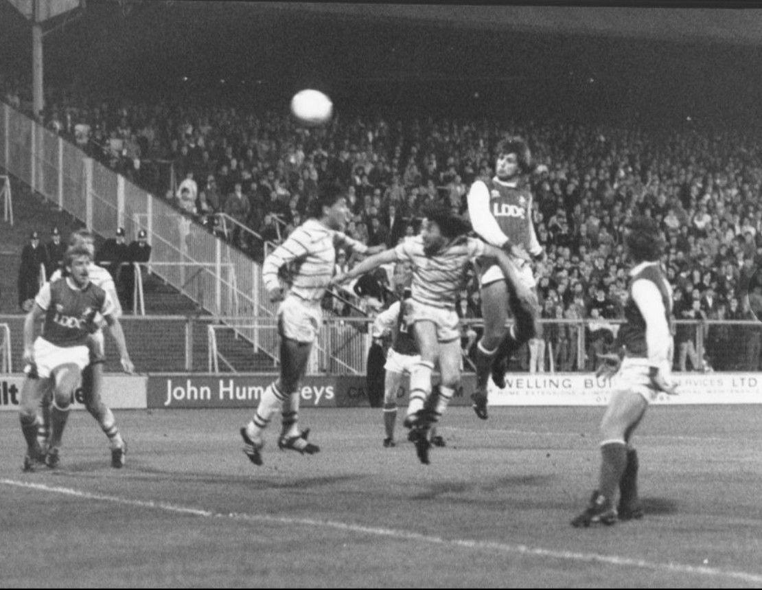 WallArt1885's tweet photo. Steve Lovell heads Millwall into the lead. Millwall 1-1 Chelsea (2-4 on aggregate). 9th October 1984. League Cup 2nd round 2nd leg. The Den, Cold Blow Lane, New Cross, London #Millwall https://t.co/Vb7rtWsFam