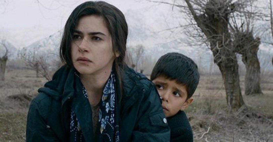 eyupkaanyoksu's tweet photo. “- Erzincan'a girdim, ne güzel bağlar...”

 🎞Kuzu / Kutluğ Ataman https://t.co/yxbHyUC66S