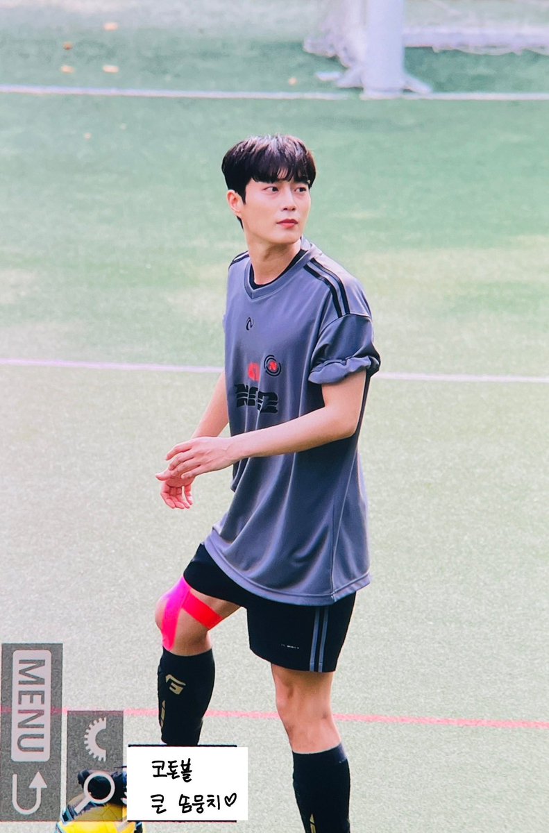 gxyounjxx's tweet photo. 두준이오빠가 아육대 1화부터 지금까지 14년동안 기복없이 계~속 잘 생기심 😍😍😍😍 https://t.co/8yLPXS22S8