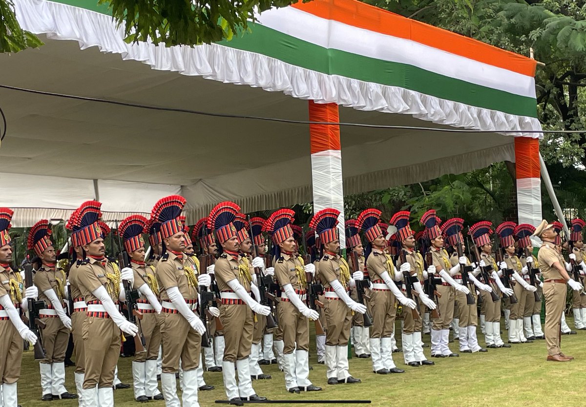 🇮🇳 Happy Independence Day! 🇮🇳

I had a wonderful morning in Pune. C. P. Radhakrishnan, the Govenor of Maharashtra, invited me to the flag hoisting ceremony at Raj Bhavan and at the Council Hall.

Deputy Chief Minister Ajit Pawar and many leaders from the state were present, with