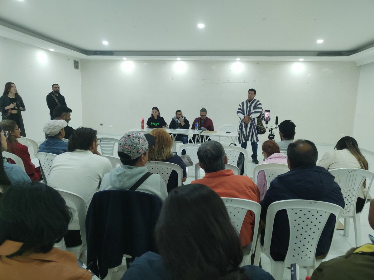 HozkarBJ2's tweet photo. Gracias al @Pactokennedy por abrir un espacio de diálogo con los vecinos y comunidad en general de la localidad de Kennedy, alrededor del Plan de Desarrollo Distrital y la construcción del Plan de Desarrollo Local para Kennedy.

@heidy_up @jcuestanovoa @JaisonComunes https://t.co/yRqlqvliCO