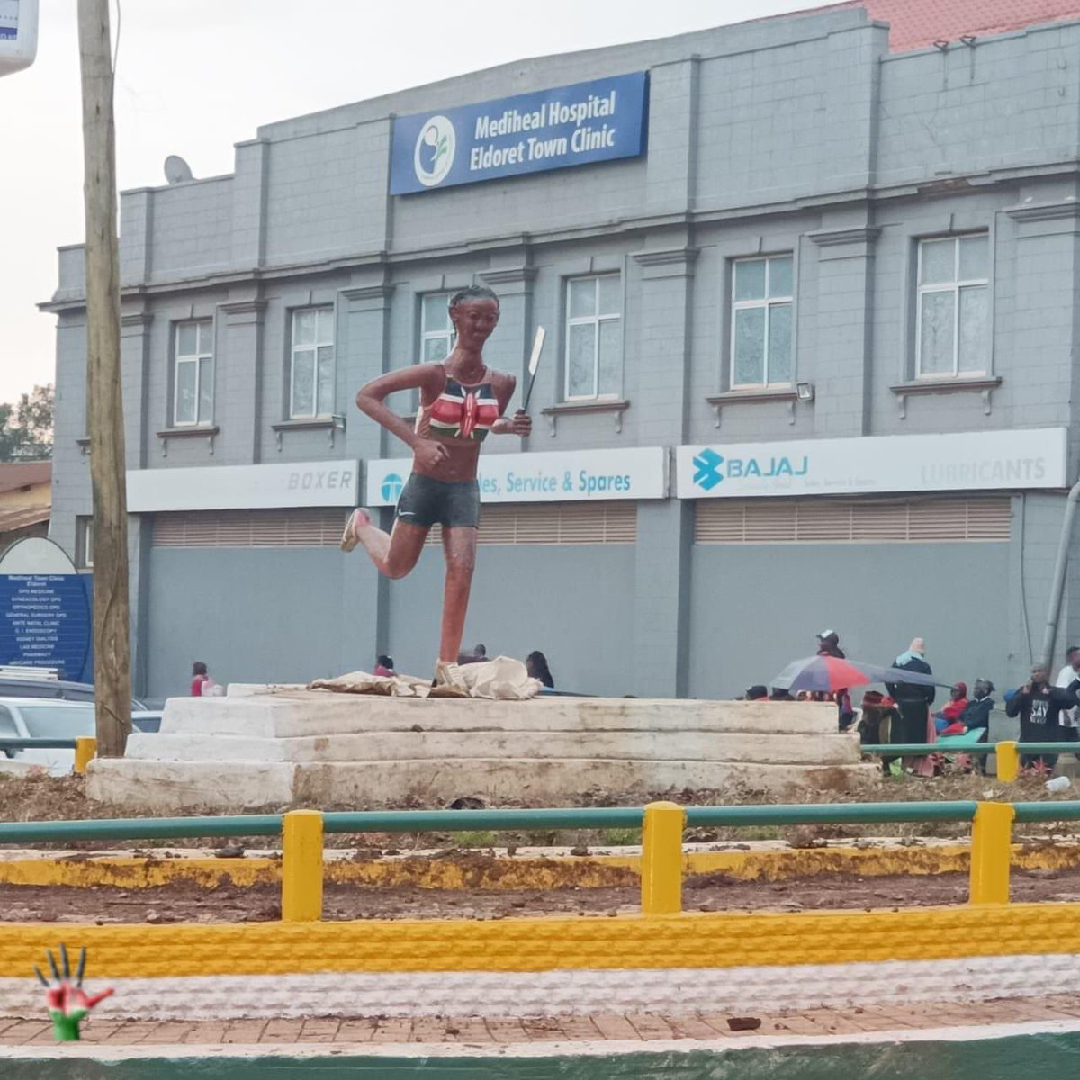 Josholuga's tweet photo. This statue of Faith Kipyegon and others is exactly the description of what you order online and what you get😂
#kasmuelmcoure #PadreNiMwizi https://t.co/tJhlBSup9c