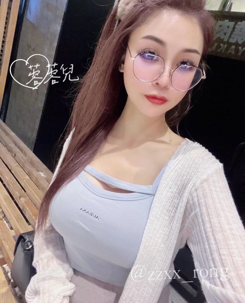 午安～

剛剛搭小黃🚕

濕機：阿妹你在讀書嗎？有沒有男朋友

🙋🏻‍♀️：我嗎～在上班了～沒有男朋友

濕機：妳這樣的男噴友粉多啦

嘿嘿😆濕機吃糖🍬

好聽話就是開心 誰不愛聽好聽話🥳