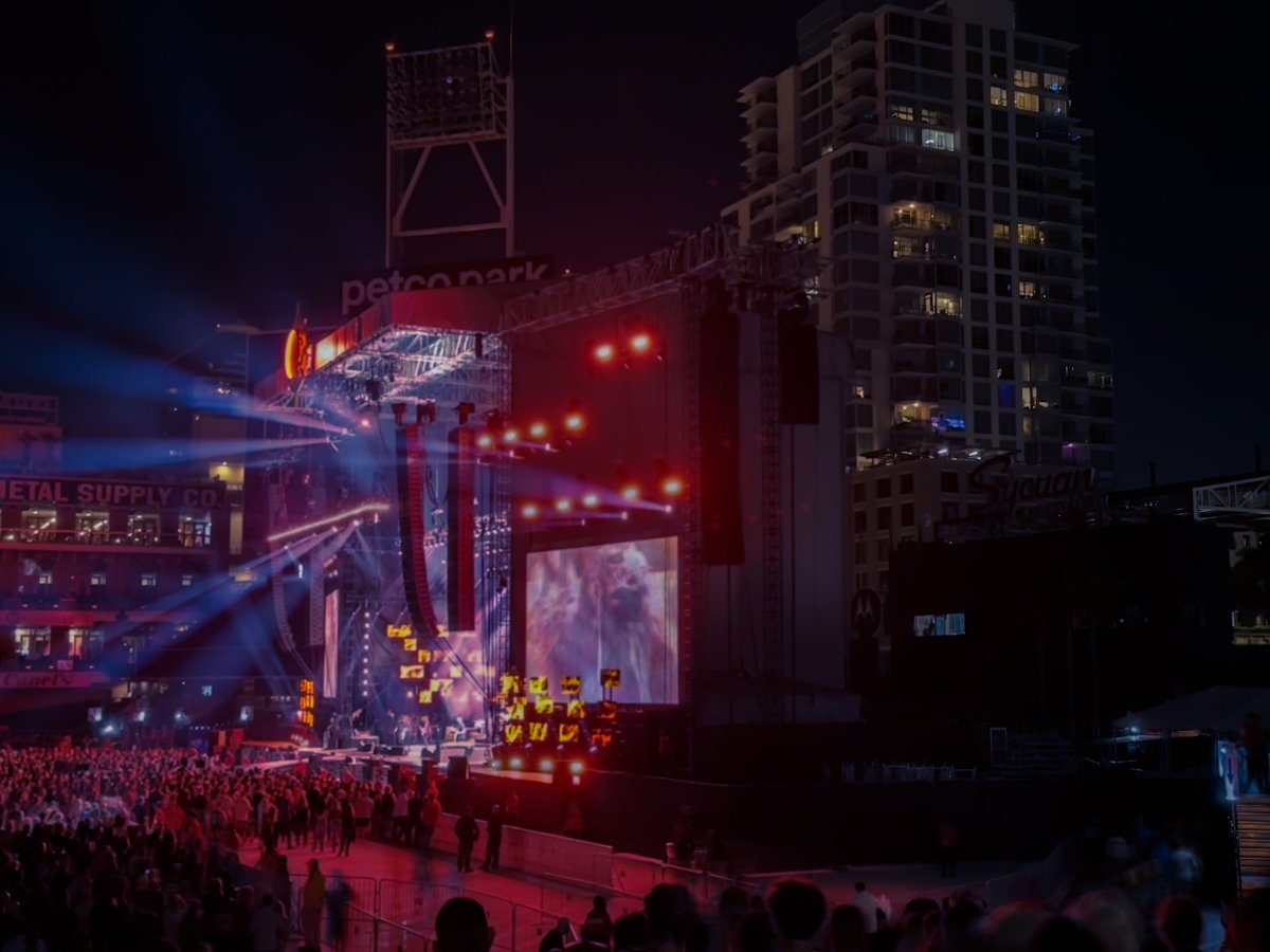 runaroundblu's tweet image. 8.7.24 @foofighters @davegrhol__ @PetcoPark #foofighters #photographychallenge #PhotoMode #SanDiego