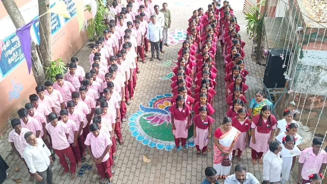 MaKaStalin's tweet image. ஆடுதுறை பேரூராட்சியில் இந்திய நாட்டின்  78வது சுதந்திரதினம் கோலாகலமாக கொண்டாடப்பட்டது !! 

இந்திய நாட்டின் 78வது சுதந்திர தினவிழா ஆடுதுறை பேரூராட்சியில் சுதந்திர தினம் கோலாகலமாக கொண்டாடப்பட்டது. எனது தலைமையில் நடந்த சுதந்திர தின விழாவில் பேரூராட்சி செயல் அலுவலர் சி.ராமபிரசாத்…