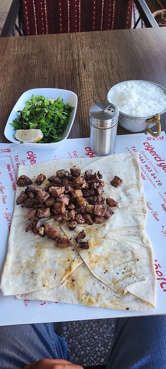 Bir şehir düşün sabah kahvaltısı ciğerle yapılıyor