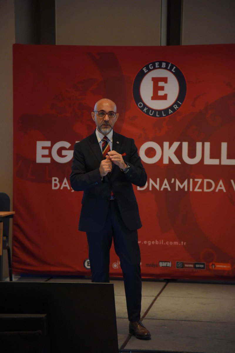 faruk__tatar's tweet photo. Bir şey öğrenirken veya öğretirken dünya ile bağlantım koptuğu doğrudur 😊🙏 #egebil #bilgi #öğretmen #öğrenen #liderlik #lider #okul https://t.co/IZWsY6EYfK