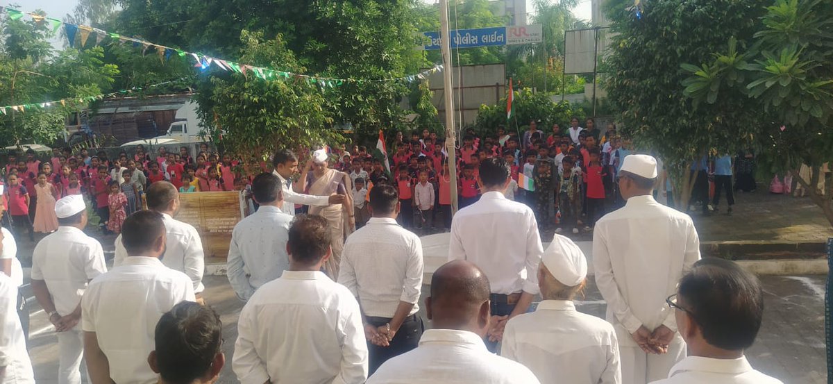 TdoUchhal68636's tweet photo. #HarGharTrianga  આજ રોજ ઉચ્છલ તાલુકા પંચાયત પ્રમુખશ્રી ના અઘ્યક્ષ સ્થાને  રાષ્ટ્ર ધ્વજ લહેરાવવામાં આવ્યો.
@infotapiadi
@CollectorTapi
#HarGharTiranga2024 #HarGharTirangaGujarat #હારગાહરતિરંગકેપાઇન
@ddo_Tapi https://t.co/F5RQ8mfNcF