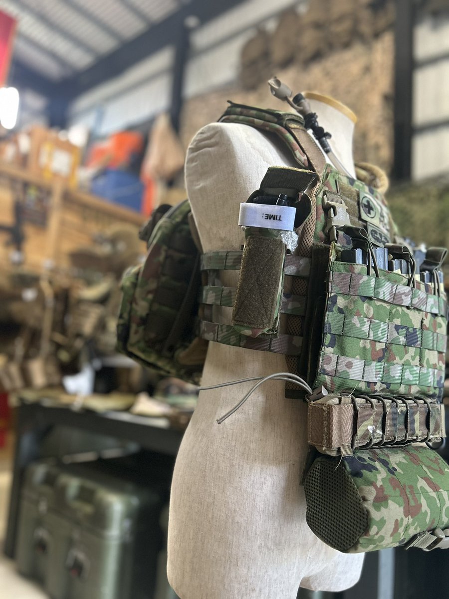 OkinawaOrdnance's tweet photo. お客様持ち込み陸自迷彩WEEBINGで製作致しました！
japanese camouflage は米軍にも人気なカラー！！
フロントに着けているナロゲンボトルは海兵隊のお客様がこのような付け方をしていて参考にしました！
また、銃剣ホルダー���作りましたがみなさまどちらに着用しますか？コメントお待ちしています。 https://t.co/EpK6bJeDok