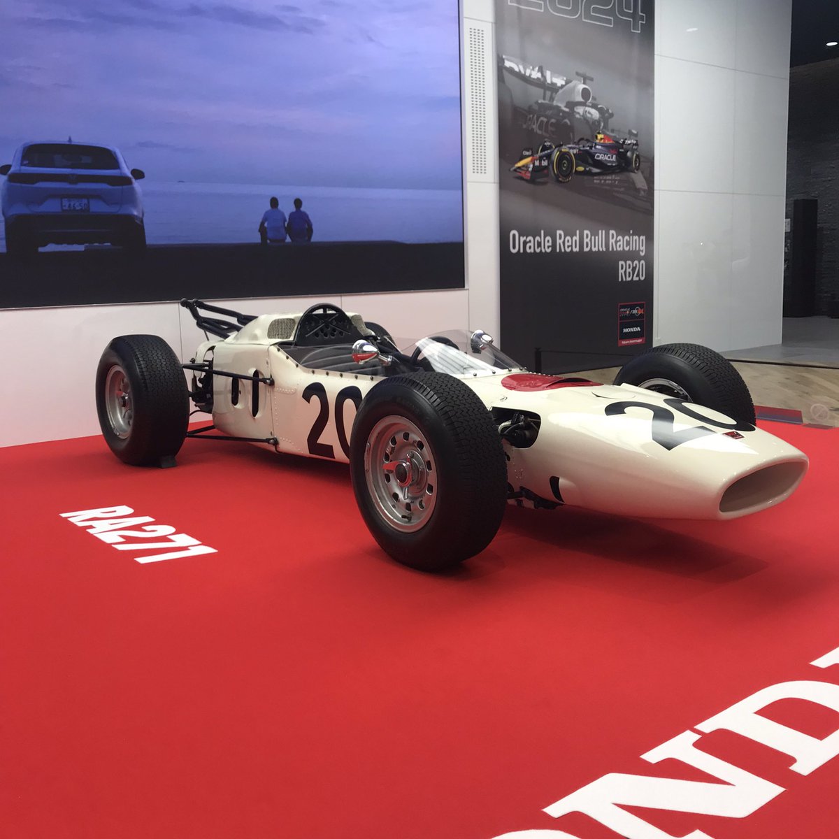 k34Oe0YomR14583's tweet photo. 青山一丁目に来たのでホンダに寄り道。
#RA271 https://t.co/CBPhMbpYiZ