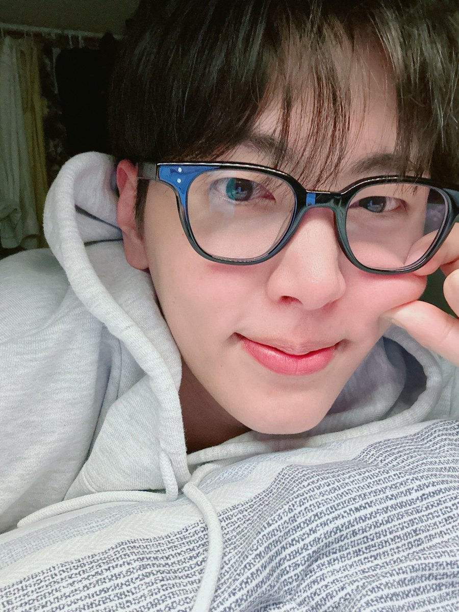 sticker_sf9's tweet photo. 절대 바이러스 아닙니다 믿어주세요
전 안경만두입니다 https://t.co/tkA5swM2Rg