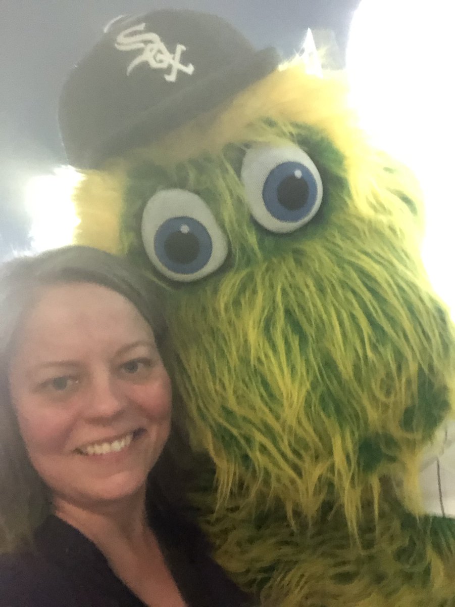 Sarah4WaterRec's tweet photo. I was raised in Clearing and Garfield Ridge as a White Sox fan.  Got to meet Southpaw tonight! #WhiteSox https://t.co/GNFBgaPz8x