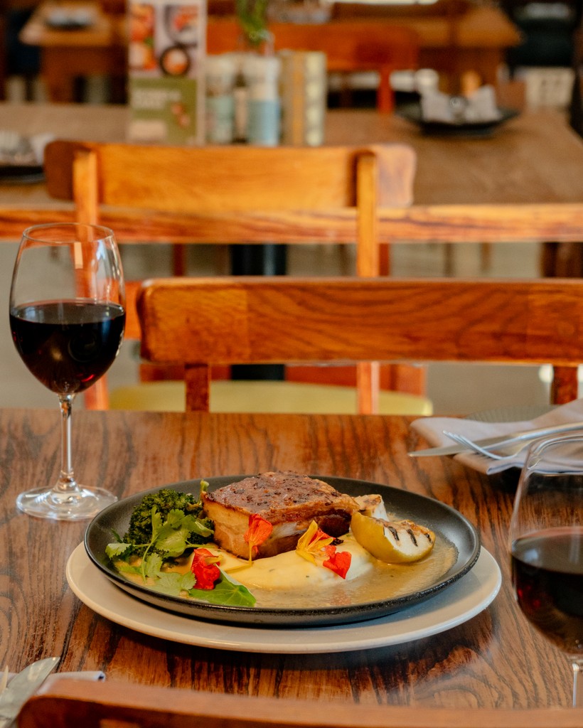 tulbagh_hotel's tweet image. Swipe 👉 Drool 👉 Swipe 👉 Drool 👉 Visit ❤️

Book your table 😍

#Tulbagh #RestaurantsInTulbagh #LocallySourced #WinterMenu #LocalIsLekker #FoodieFavourites