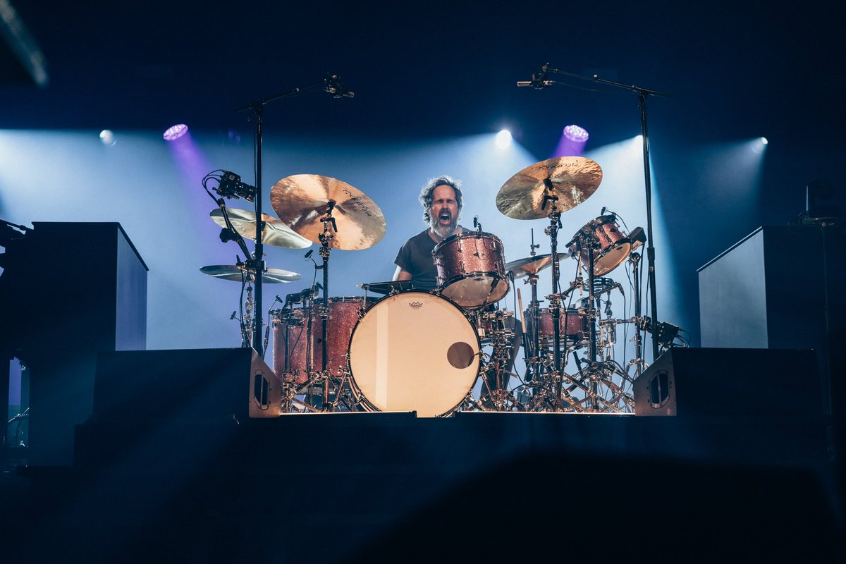 thekillers's tweet photo. Las Vegas! Are you not entertained? https://t.co/XkhFJkWGue