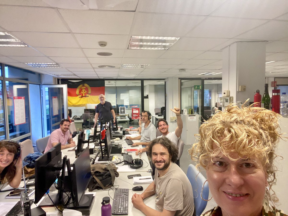 Ben d’hora, ben d’hora…Mare de Déu d’Agost, aquí els del
Mati d’estiu de <a href="/CatalunyaRadio/">Catalunya Ràdio</a>. I contents!!! <a href="/fgarriga/">Francesc Garriga</a> <a href="/Gelopezfageda/">Gerard López</a> <a href="/mireiadalmauc/">Mireia Dalmau</a> <a href="/sanandres_c/">Carlos Sanandrés</a> @Toni_Cama <a href="/paubartro/">Pau Bartrolí Claramunt</a> <a href="/xeniasantigosa/">Xènia Santigosa Jurada</a> <a href="/aduransabate/">Albert Duran Sabaté</a> <a href="/MarcAndres95/">Marc Andrés i Sanz</a> #IsmaCebrián