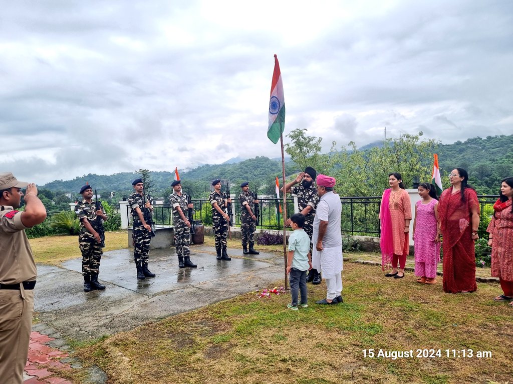 NirmalSinghBJP's tweet photo. Hoisted National Tricolour at my residence along with my family and security personnel.
Paid tribute to Capt Deepak Singh and many more martyrs who made supreme sacrifice while fighting in Jammu and Kashmir for Bharat Mata.
#IndependenceDay2024 https://t.co/8TXpMWLQ49
