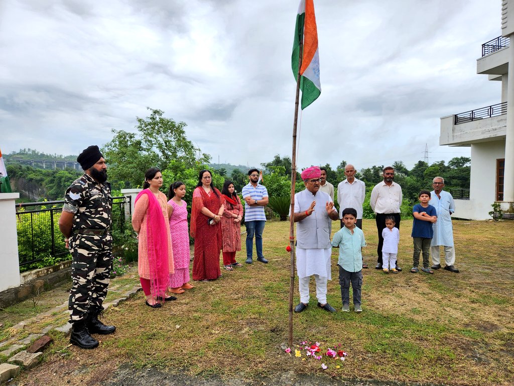 NirmalSinghBJP's tweet photo. Hoisted National Tricolour at my residence along with my family and security personnel.
Paid tribute to Capt Deepak Singh and many more martyrs who made supreme sacrifice while fighting in Jammu and Kashmir for Bharat Mata.
#IndependenceDay2024 https://t.co/8TXpMWLQ49