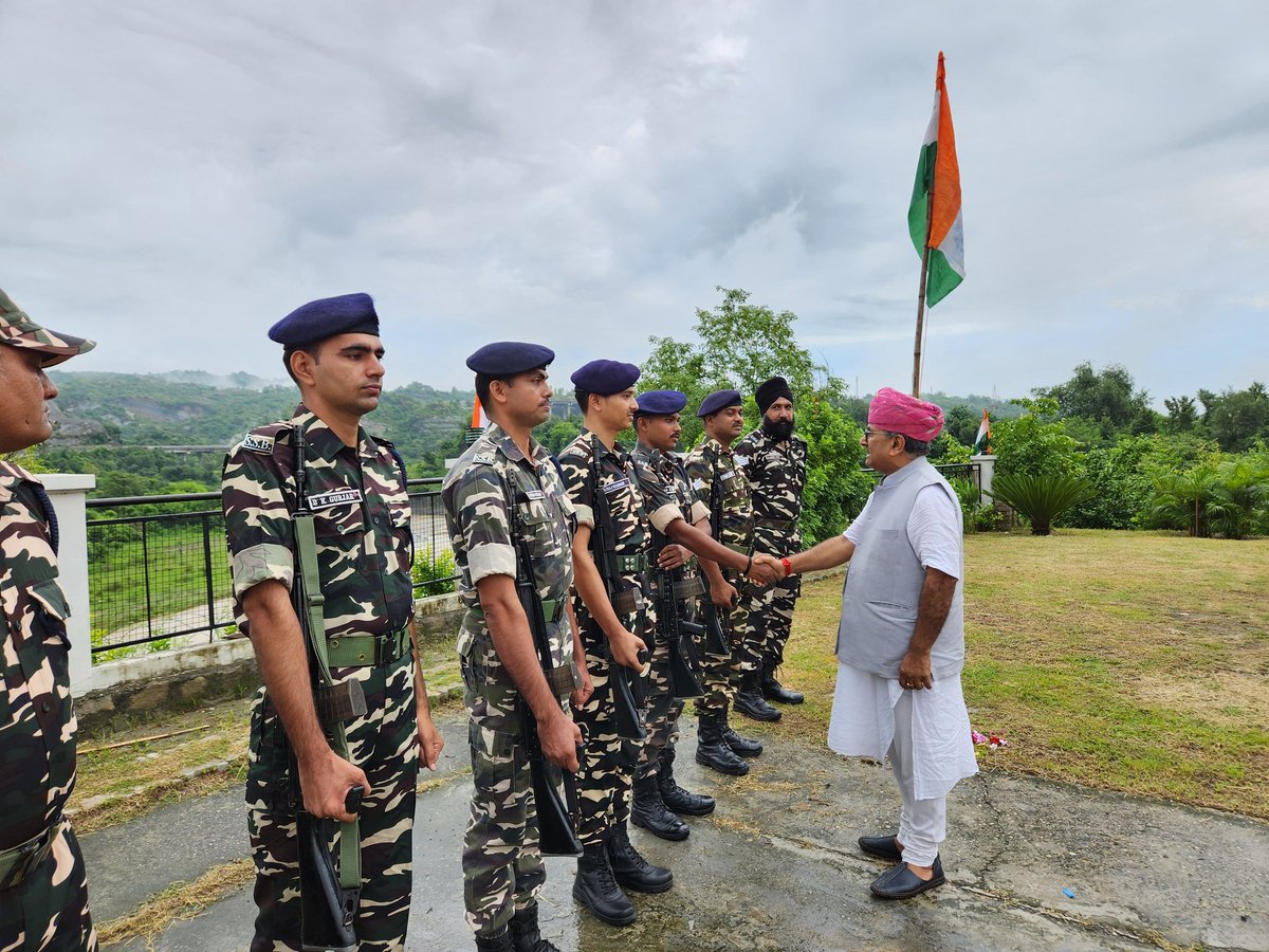 NirmalSinghBJP's tweet photo. Hoisted National Tricolour at my residence along with my family and security personnel.
Paid tribute to Capt Deepak Singh and many more martyrs who made supreme sacrifice while fighting in Jammu and Kashmir for Bharat Mata.
#IndependenceDay2024 https://t.co/8TXpMWLQ49