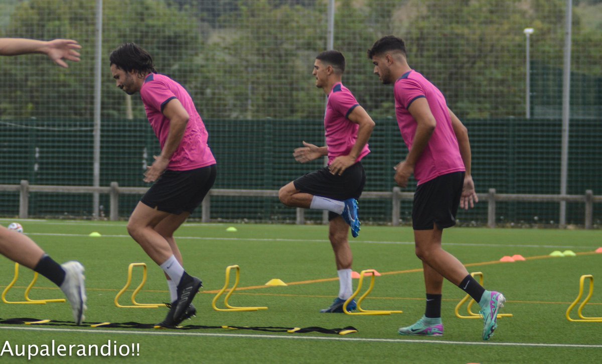 📸 Primeras sesiones de trabajo de nuestro equipo! 

Seguimos ! 💪

Ilusio berri bat, herriaren harrotasuna 💙