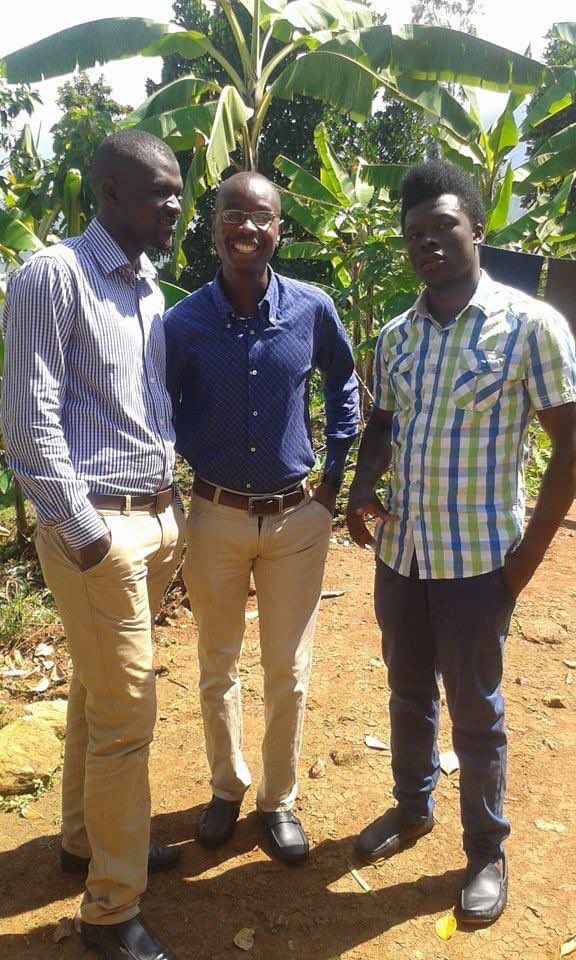 KamanaIvan's tweet photo. Many people have asked me about the trending campaign song of @andrew_pongo.  whether we are related or not .

Andrew is my cousin and we grew up together in Bukimanayi in Manafwa district.🇺🇬

We terrorized the village together hunting jackfruits and mangoes from people’s gardens https://t.co/w4P2EHdlkn