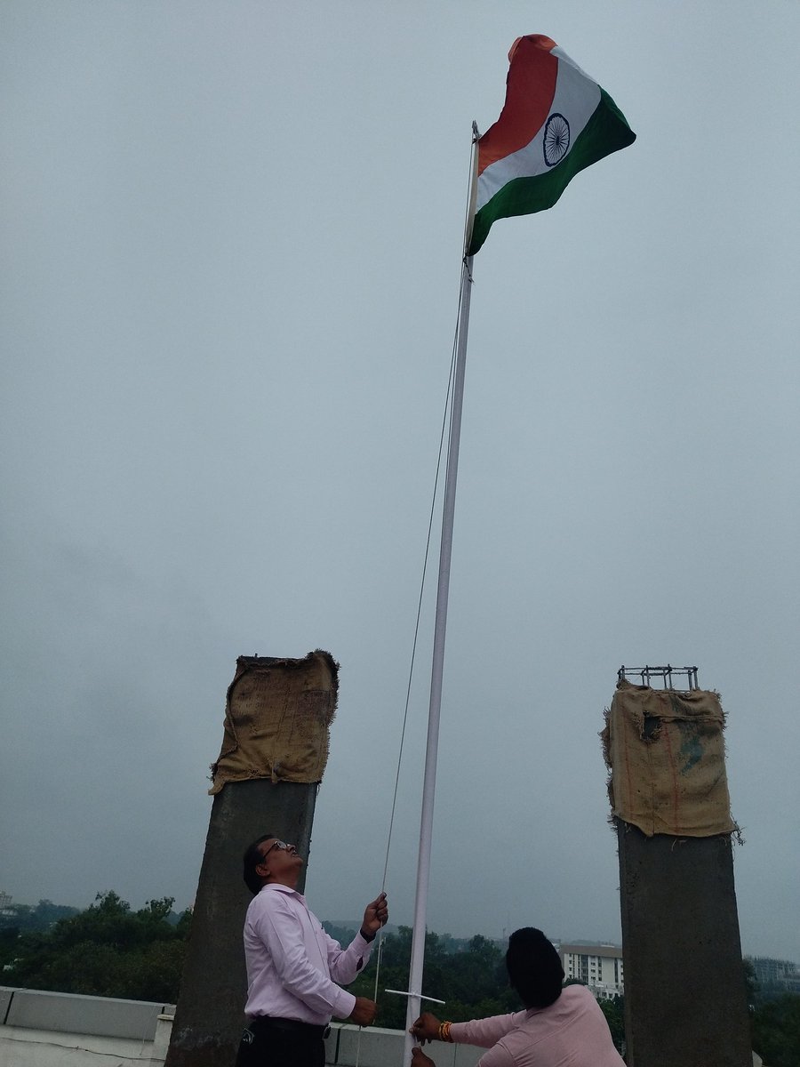DirectorMPss's tweet photo. संस्थानकेनिदेशकआदरणीय श्री प्रभातराजतिवारी द्वारा78th स्वतंत्रतादिवसकेअवसर परध्वजारोहण कियागया।संस्थानकेभरतनाट्यगृहमसभागार मेंहुए सांस्कृतिककार्यक्रममेंसरस्वतीवंदना,देशभक्तिगीत और प्रेरकउद्बोधनआदिकीप्रस्तुतिदीगयीइस गरिमामयीकार्यक्रममेंसंसथान औरओपनस्कूलके अधिकारीगणकर्मचारी उपस्थित https://t.co/x80rsVGtYt