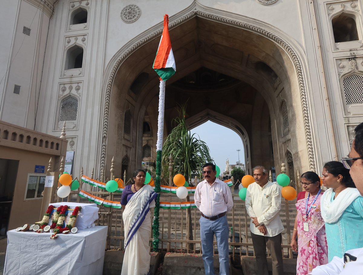 asi_hyderabad's tweet photo. Hoisted National Flag at Char Minar  on the occasion of 78th Independence day #HarGharTiranga 
@MinOfCultureGoI @ASIGoI https://t.co/zxp3wlTzVO