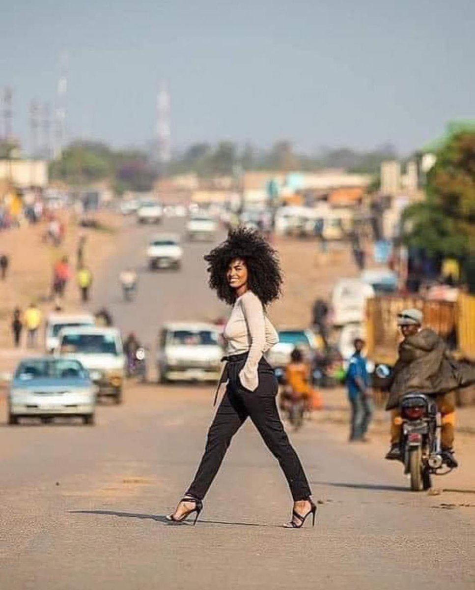 ditowkey's tweet photo. Un conseil pour le motard? @JPCongolais https://t.co/KKhnIYeQ1z
