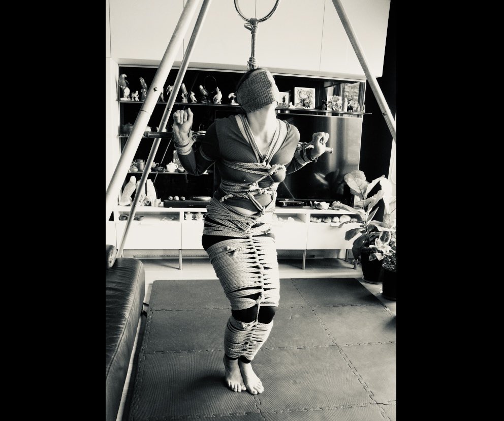 JonTheRigger's tweet photo. Wednesday Shibari scene, 1/2.

#Shibari #shibarisuspension #ropemummification https://t.co/slnU2NpFXB