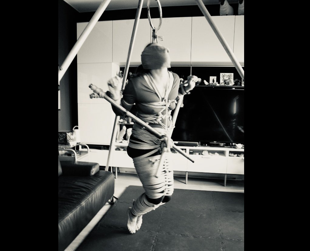JonTheRigger's tweet photo. Wednesday Shibari scene, 1/2.

#Shibari #shibarisuspension #ropemummification https://t.co/slnU2NpFXB