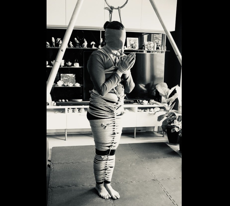 JonTheRigger's tweet photo. Wednesday Shibari scene, 1/2.

#Shibari #shibarisuspension #ropemummification https://t.co/slnU2NpFXB