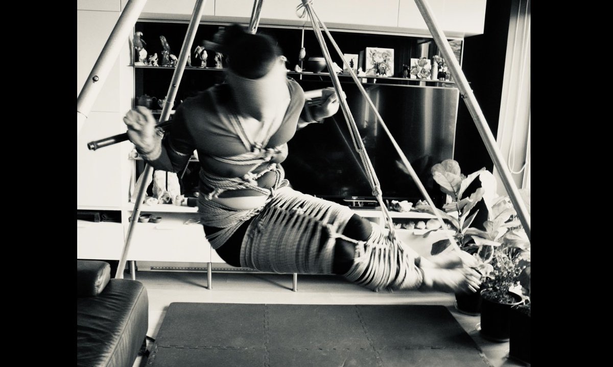 JonTheRigger's tweet photo. Wednesday Shibari scene, 2/2.

#Shibari #shibarisuspension #ropemummification https://t.co/palNIixlVp