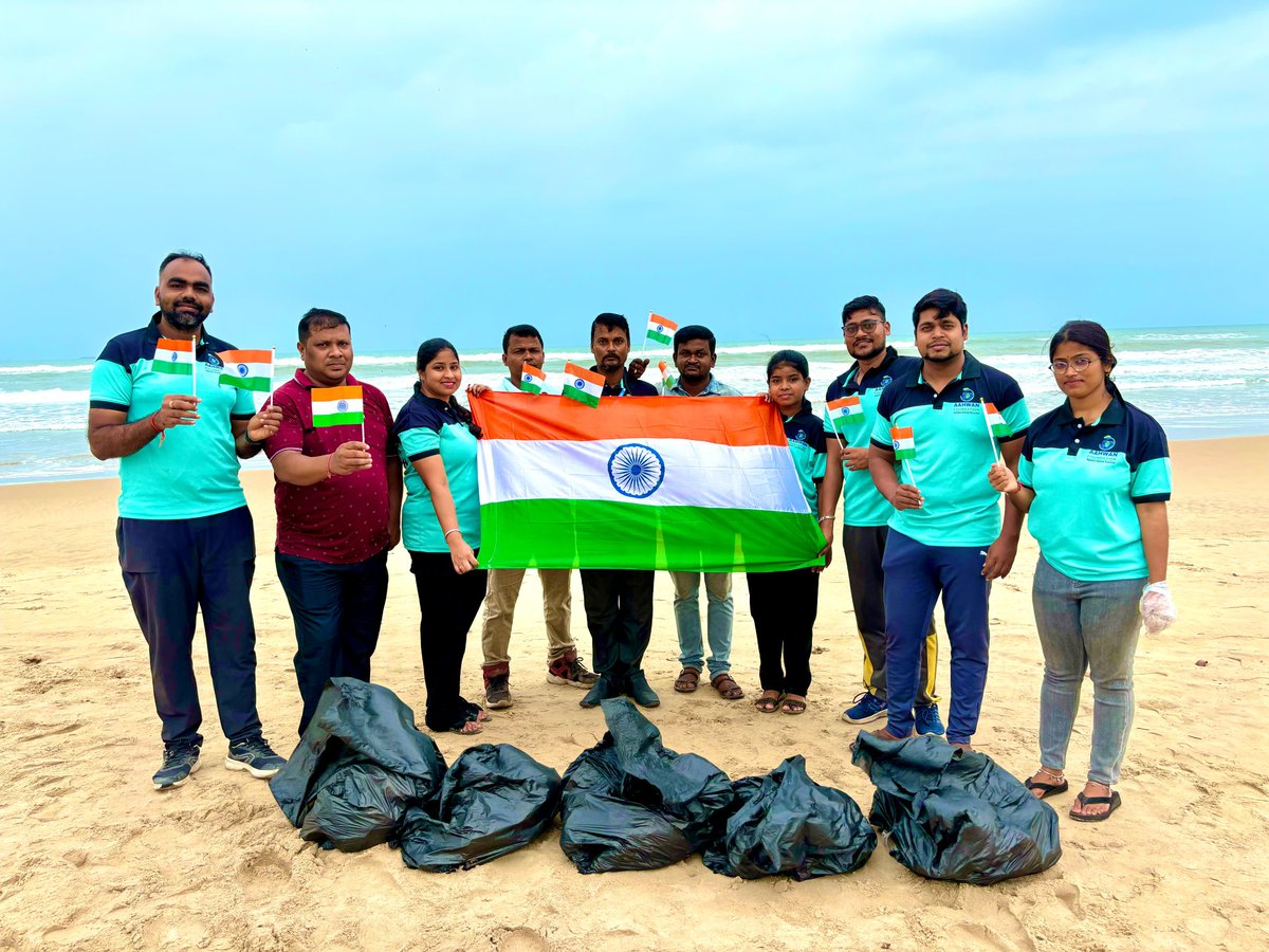 Aahwanofficial's tweet photo. Freedom to live in a clean & beautiful India! Aahwan Foundation's beach cleanup drive on Independence Day is a great initiative. Let's join hands to preserve our environment & make a difference!
#SwachhBharat
#IndependenceDay
#GoGreen
@MahalingMukesh
@SatpathyLive https://t.co/VE43NI6rb7
