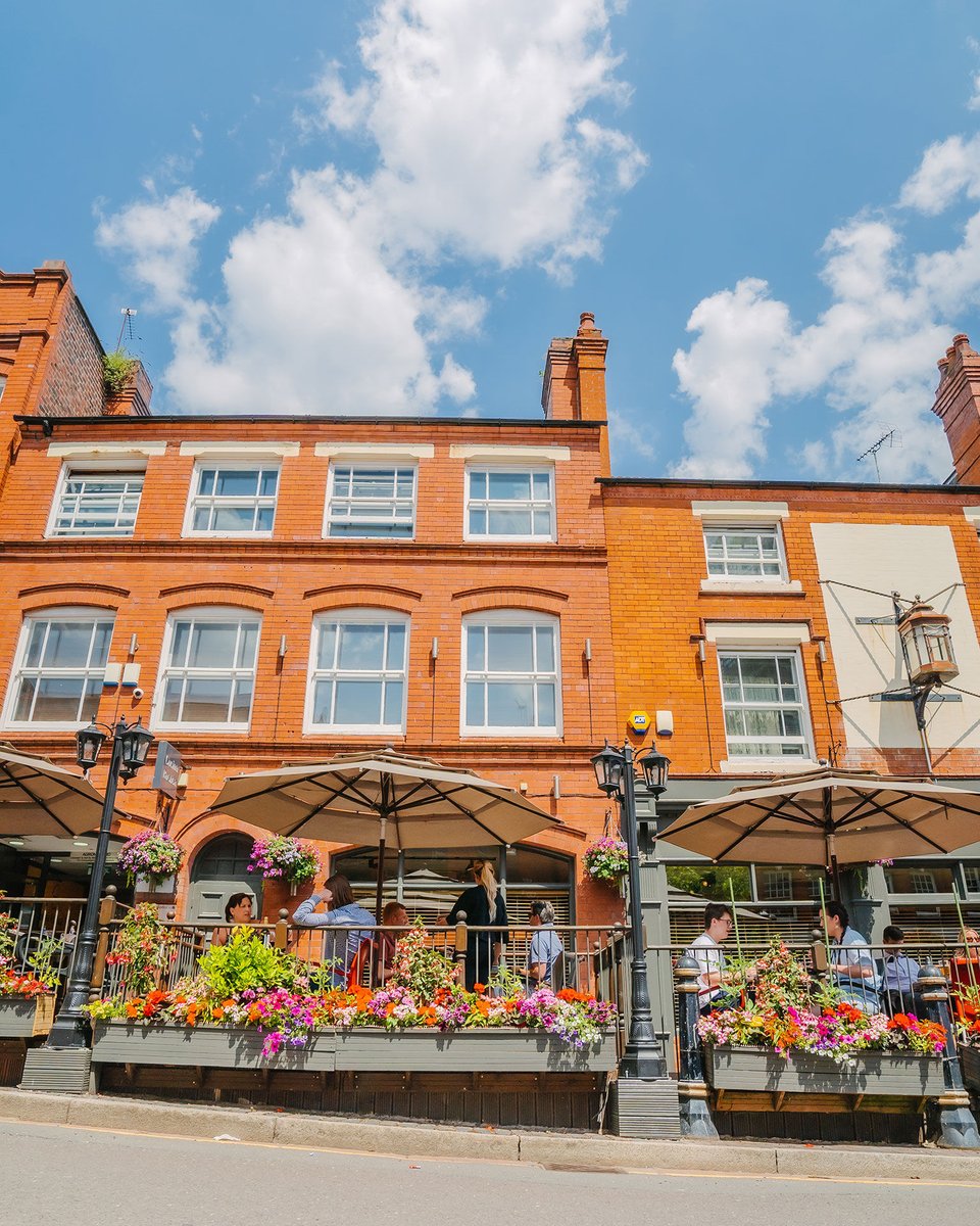 Relax and unwind in our beautiful outdoor terrace. The perfect setting for a serene dinner with friends and family. 🌇 

#visitbirmingham #visitJQ #jewelleryquarter #jewelleryquarterbirminghamuk #birminghamcity #birminghamfood
