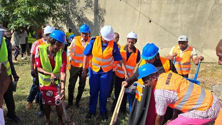 WaterandDev's tweet image. We officially launched the Bogo Bogo WASH Project! A huge thank you to the community, Maji Na Ufanisi, Bokibaza CBO, and HCSOM for making this possible. Together, we’re building a healthier, safer Bogo Bogo. #WaterForAll #WASHProject #CommunityDevelopment #MajiNaUfanisi