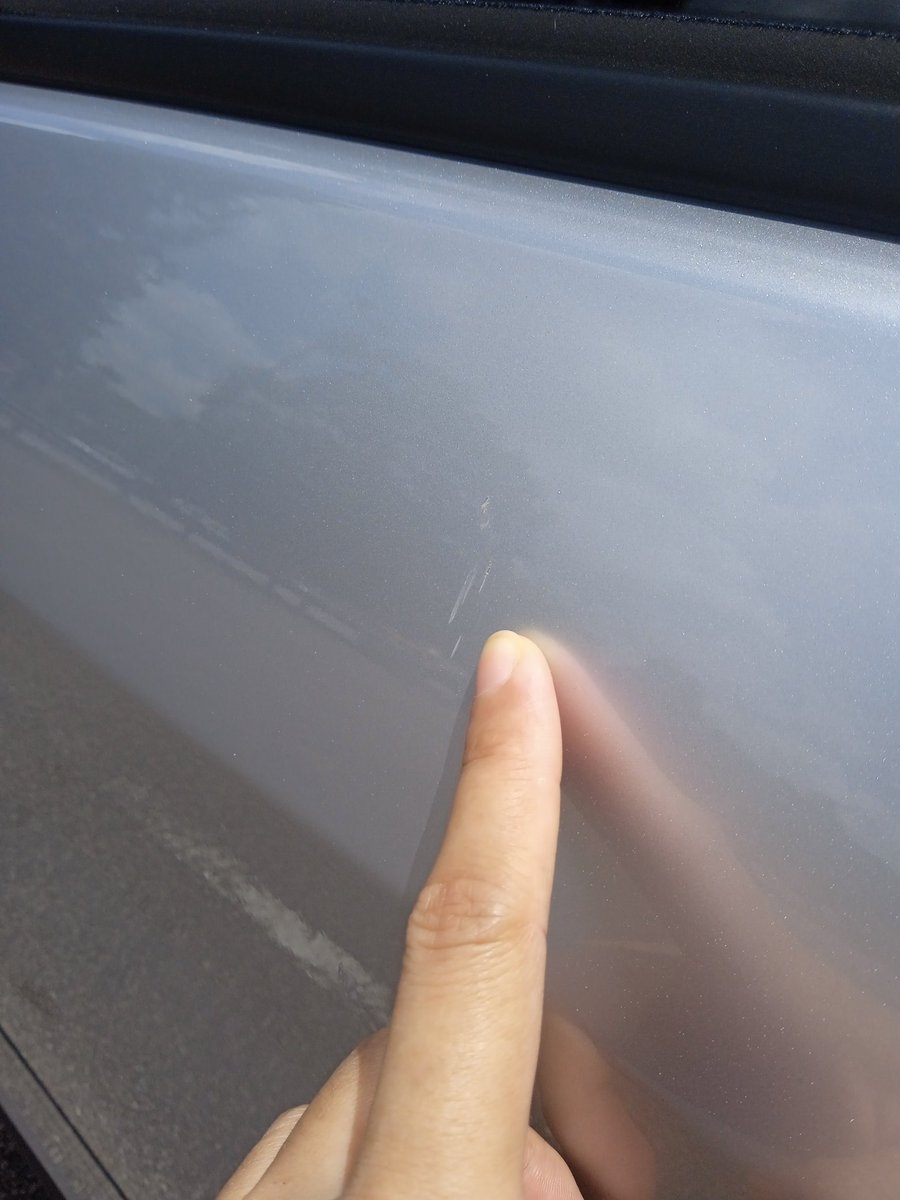 _nffaa's tweet photo. Ada org sengaja buat scratches semua ni. How to hilangkan dia? https://t.co/sjyQunUzez