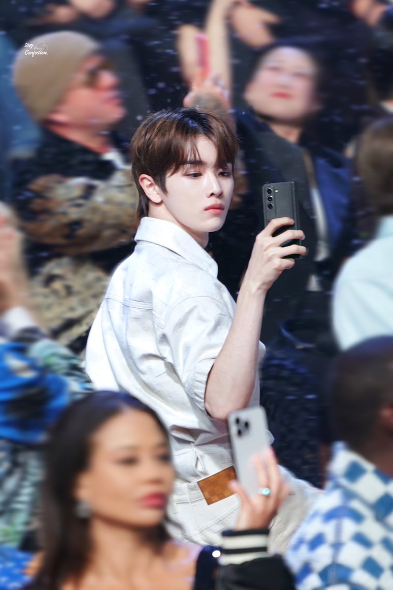 csttddk's tweet photo. 루이비통 성찬 영원히 못 잊음 https://t.co/eBMCsox6Je