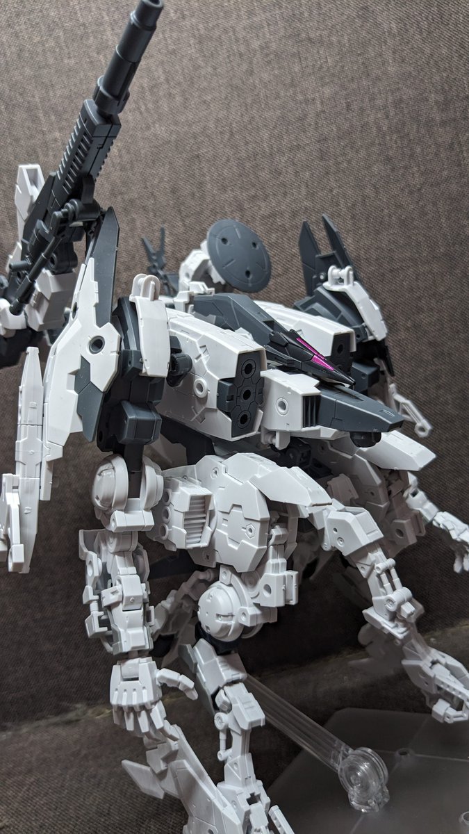 king_aasaa's tweet photo. ヴィーアチェーテ

エグザビークルやオプションパーツをメインで人型を作ることをコンセプトに組みました。重量逆関節機体といった感じです。よろしくお願いします。

#カスタマイズミッションズEX #スグミッションズコース https://t.co/BhQbAPAzFP